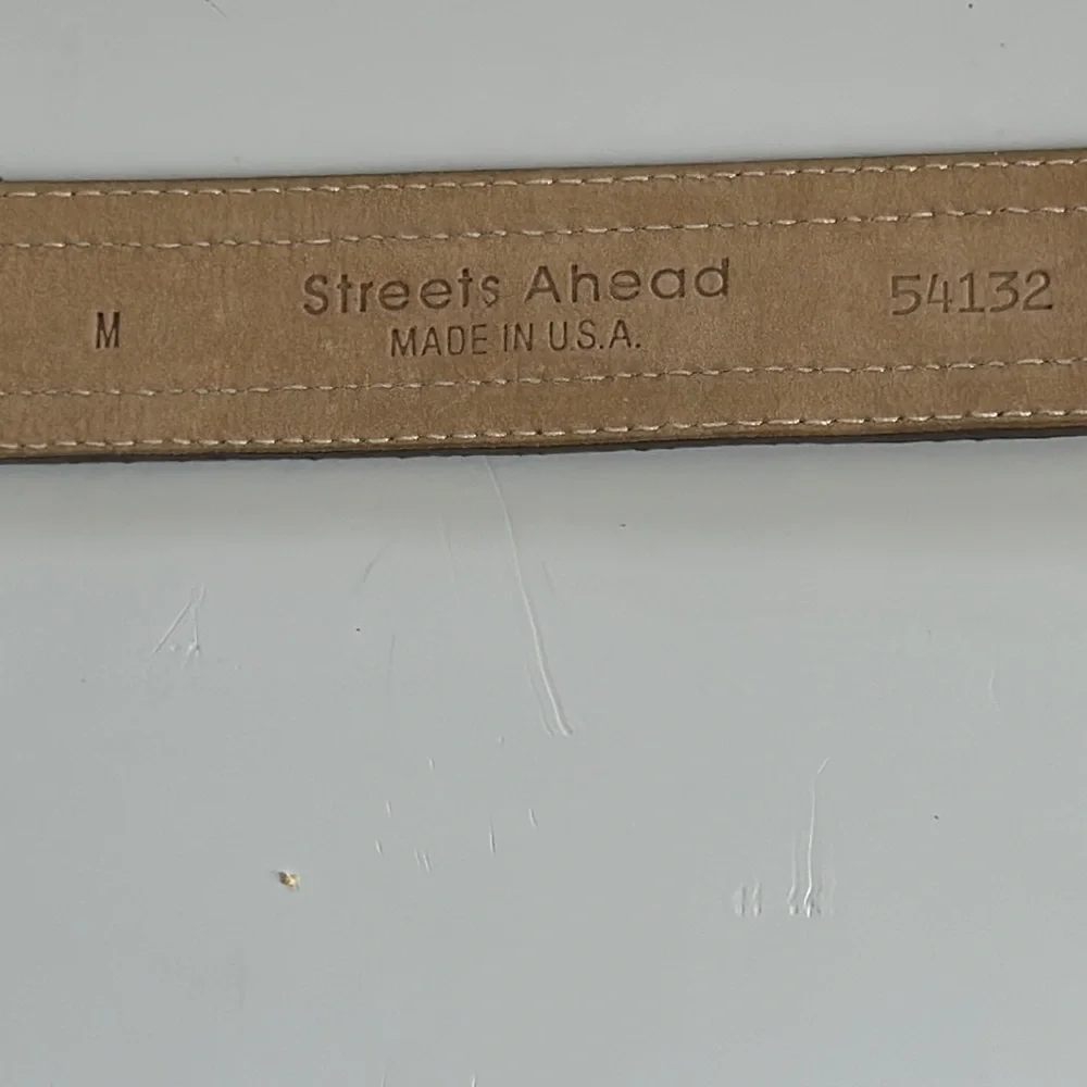 STREETS  AHEAD  BELT MADE IN U.S.A.   54132  LIKE NEW. SIZE. M